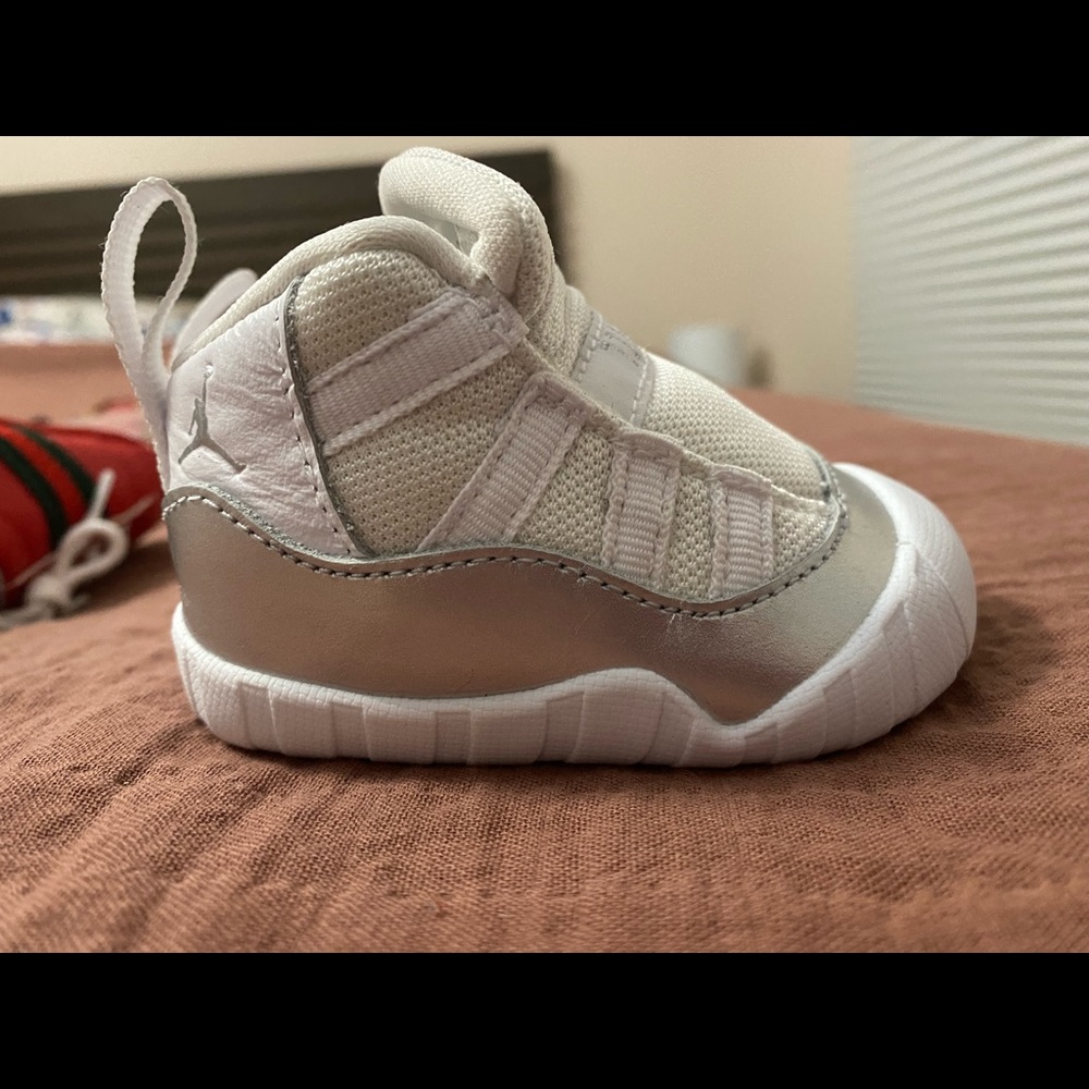 AUTHENTIC Metallic Jordan 11s